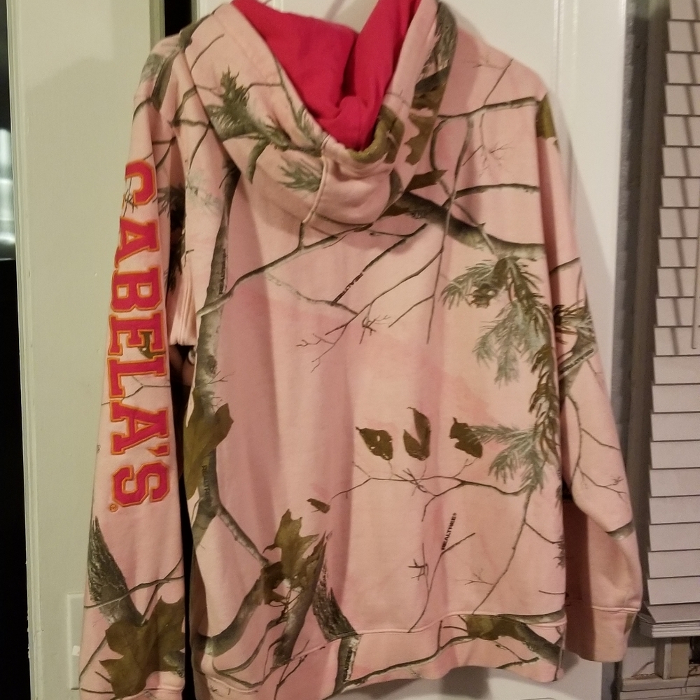 Cabelas Sweatshirt